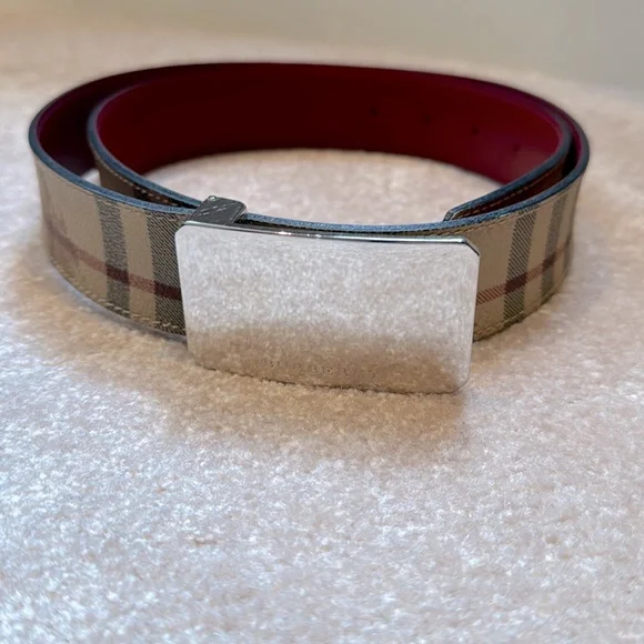 Gorgeous Burberry belt 198AE6BC-7382-4478-853D-  main image 3